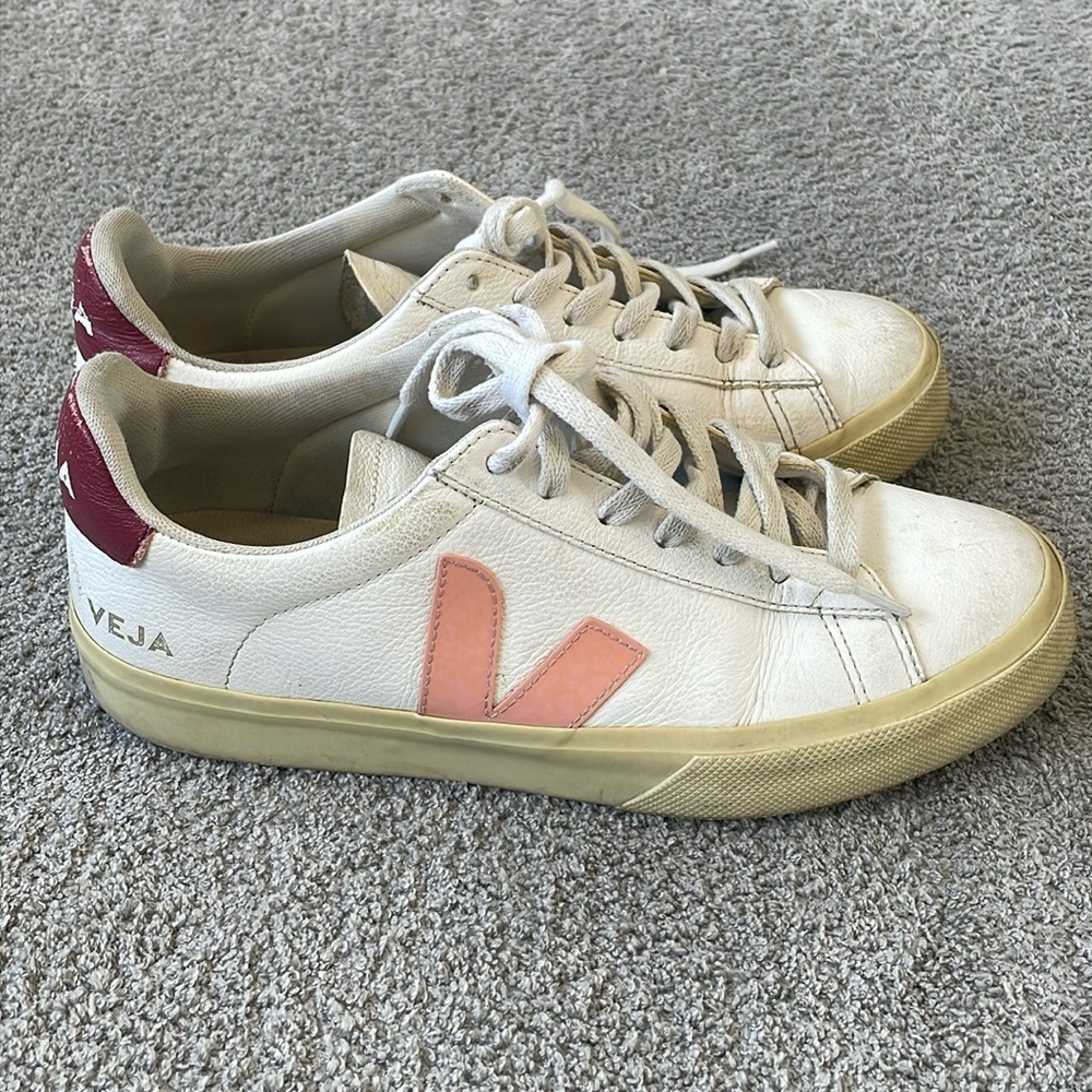 GC Veja White / PInk Sneaker - Size 9